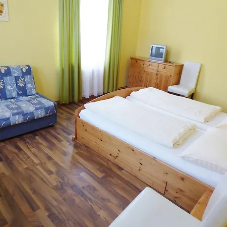 Blumchen Hotel Gaming